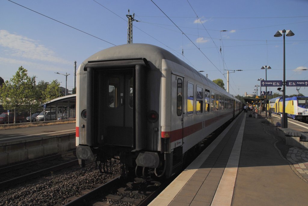 2 Klasse IC-Wagen am 16.07.2010 in Hundertwasser Bahnhof Uelzen.