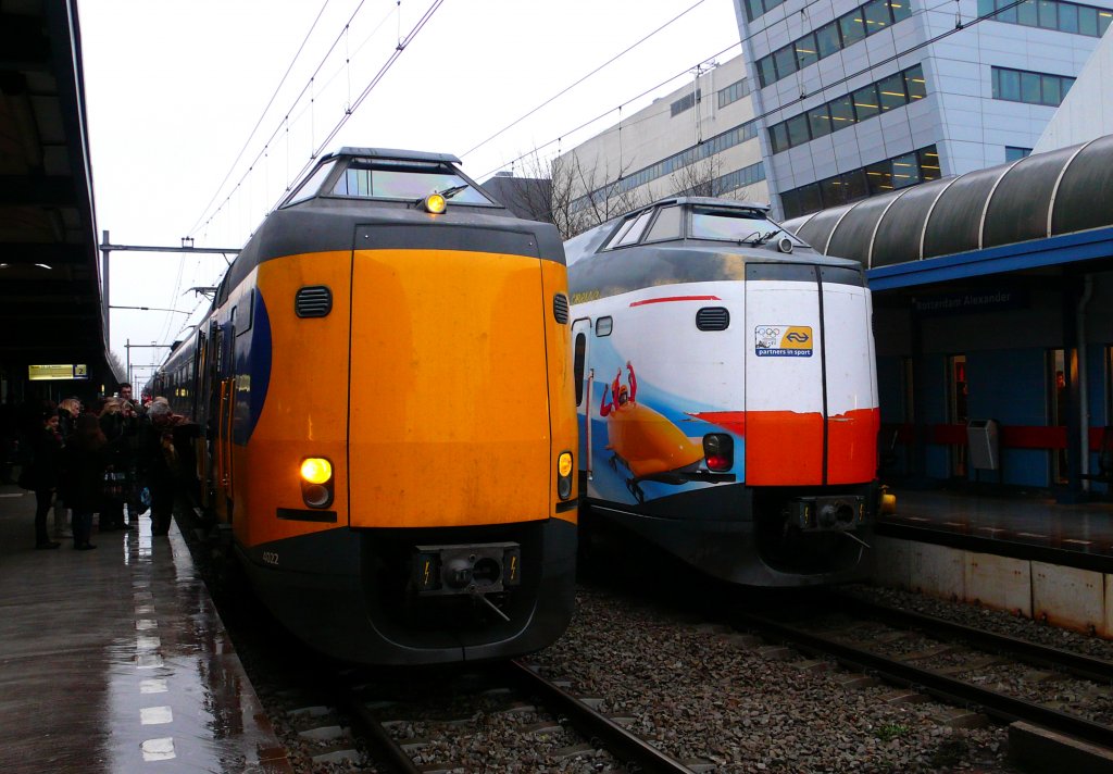 2  Koplopers  1x renoviert (ICM 3) und 1x unrenoviert (ICM 4) am 30.12.09 in Bahnhof Alexander.