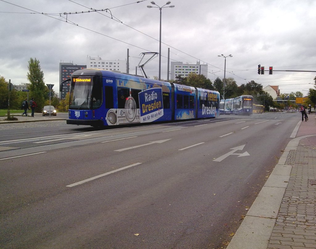 2 mal die Linie 8 an einem sehr trben Anfnglichen Herbsttag . Nrnberger Platz