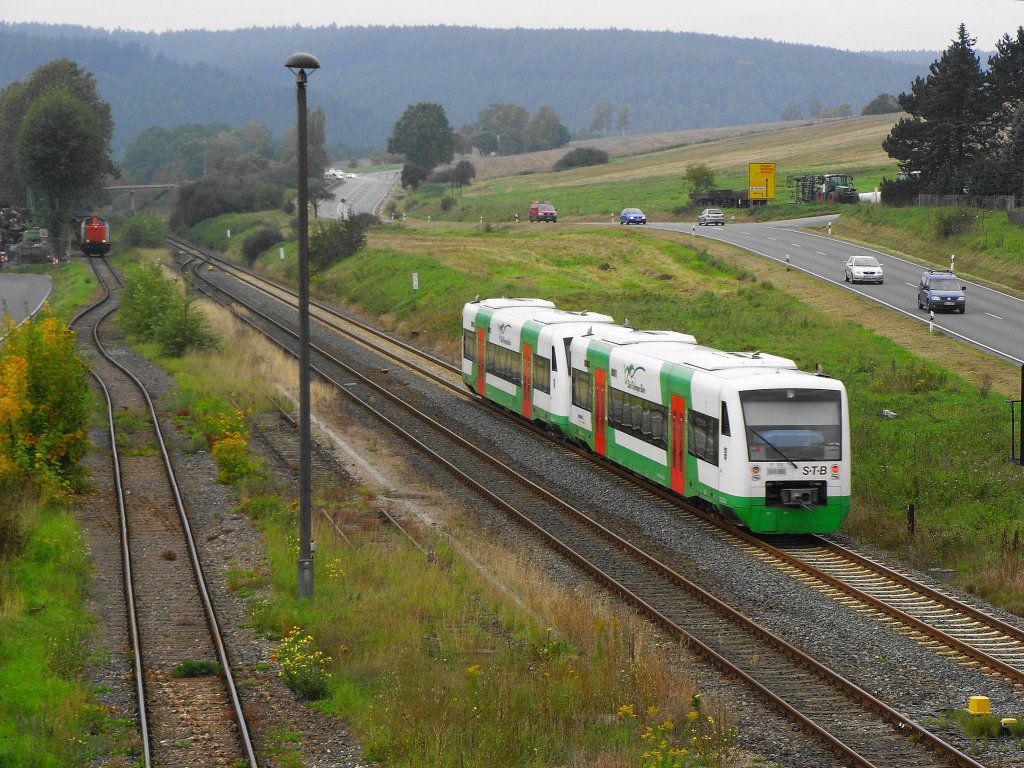 2 Regioshuttle der STB von Eisfeld nach Eisenach kurz hinter Bahnhof Walldorf/Werra nchster halt ist Wasungen am 24.09.2010