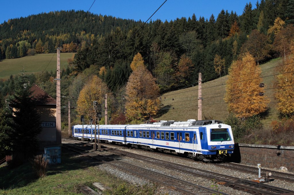 2 Stunden spter war erneut 4020.247 als R 2960 nach Payerbach-Reichenau unterwegs. Breitenstein 31.10.2011
