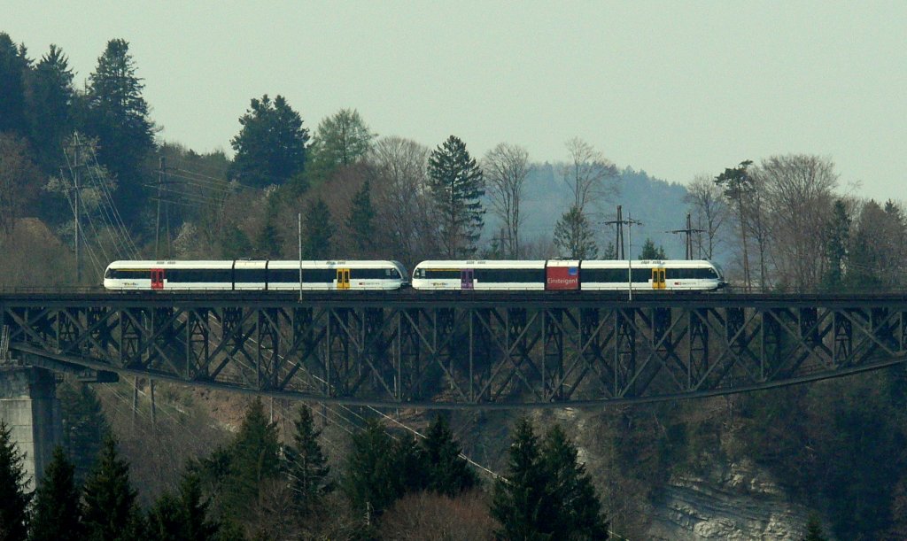 2 Thurbo GTW 2/6 auf das Sitter-Viadukt der SOB in St. Gallen am 25.04.2010
