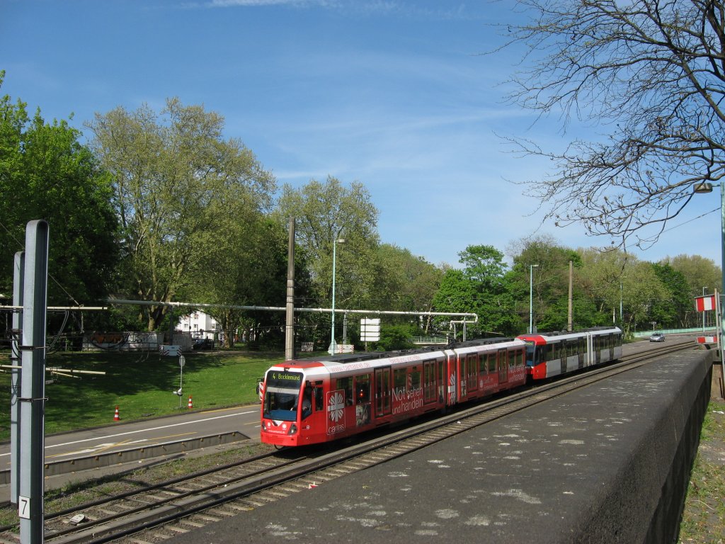 2 Triebzge aus der Serie K5000 am 5.5.13 unterwegs als Linie 4 Fahrtrichtung Bocklemnd. Aufgenommen kurz vor der Haltestelle  Severinstr. 