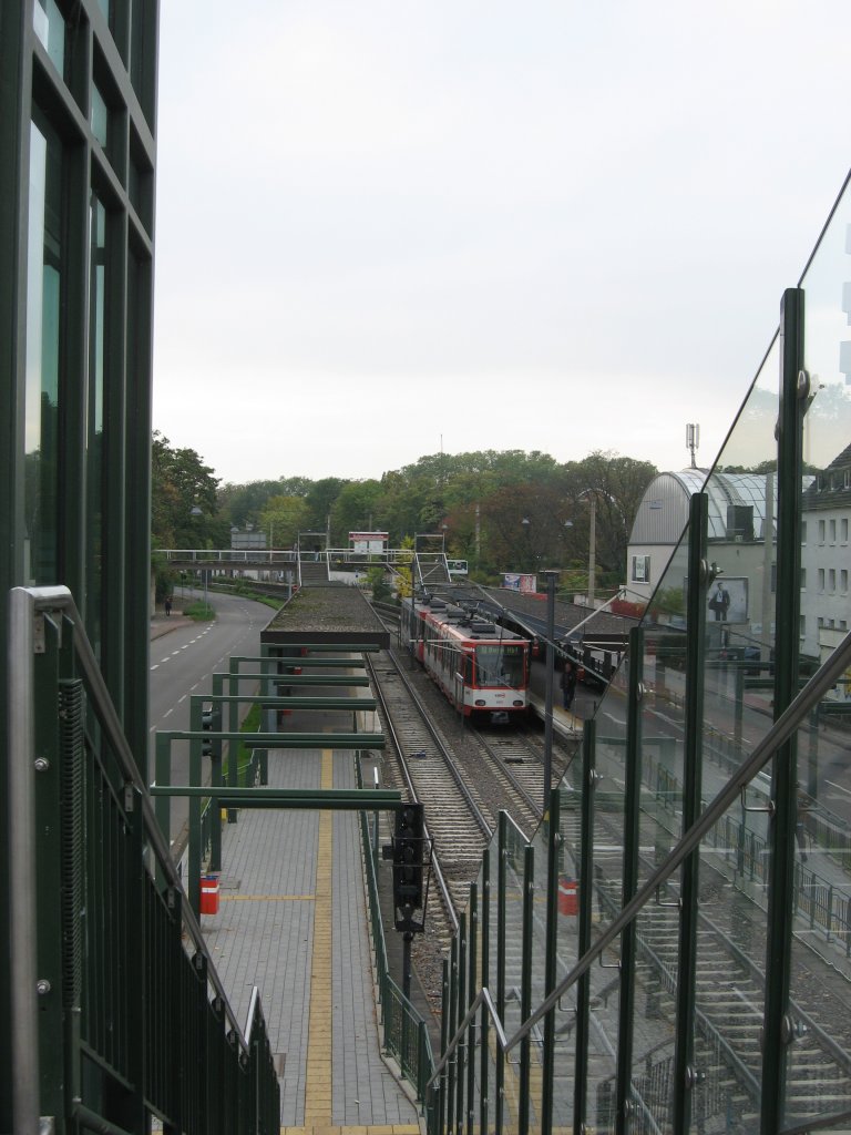 2 unbekannt gebliebene Wagen am 22. Oktober 2009 unterwegs auf der Linie 18. Von mir aufgenommen an der Haltestelle  Boltensternstrae .