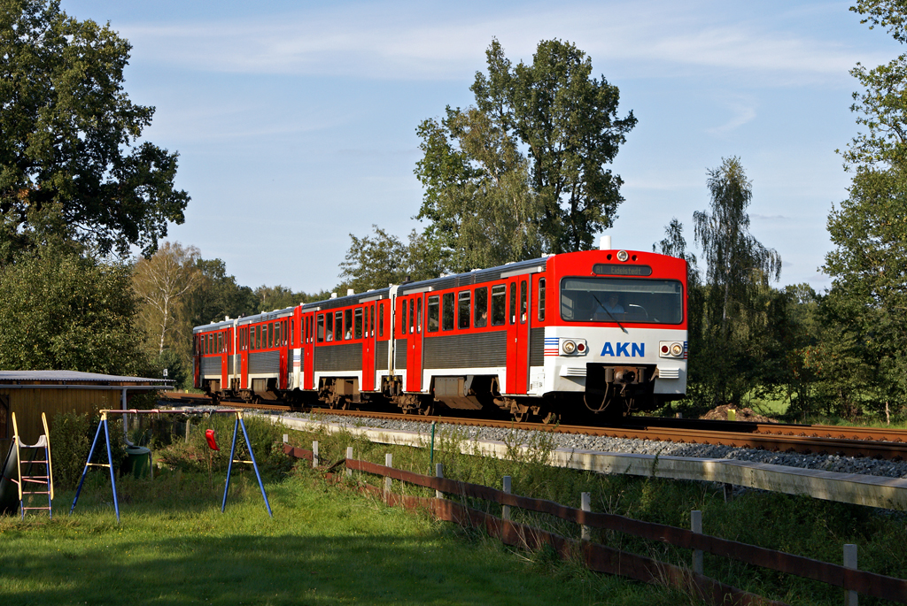 2 VT2E der AKN am 16.09.2011 als A1 nach Eidelstedt bei Hasloh.