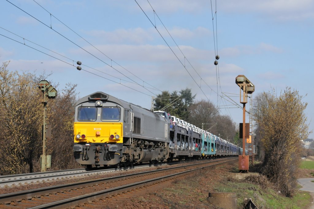 20 Minuten am Gemmenicher Weg in Aachen an einem beliebten Fotostandpunkt. Weitere 10 Minuten spter kam dann die ebenfalls fr Crossrail fahrende DE6606 die Rampe hoch mit einem unendliche langen Fiatautozug. Aufgenommen am 06/03/2011.