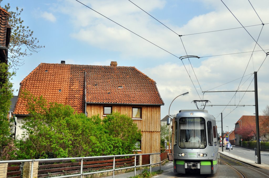 2000er der Linie 1 bei Heisede Marienburger Strae (01.05.2013)
