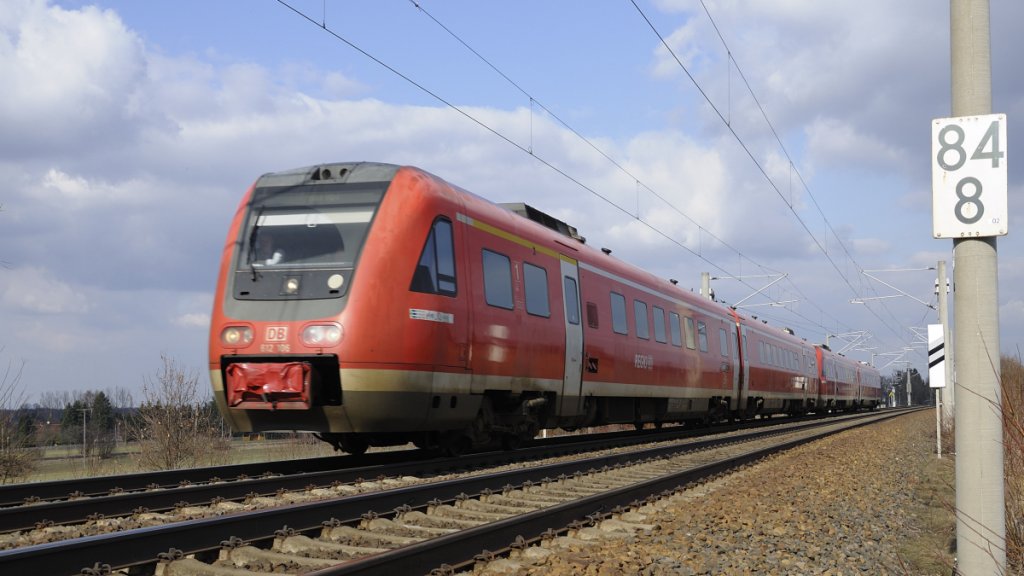 20.03.2011 RE 3707 erreicht in wenigen Minuten den Bf Reichenbach/Vogtland.