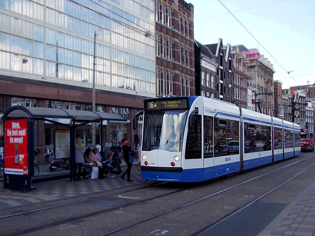 2004 steuert als Linie 16 die Haltestelle Muntplein an;100903
