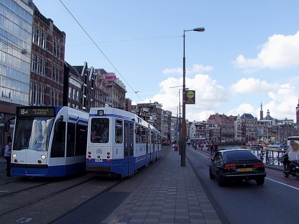 2004(L16) und 804(L9)kreuzen am Muntplein;100903