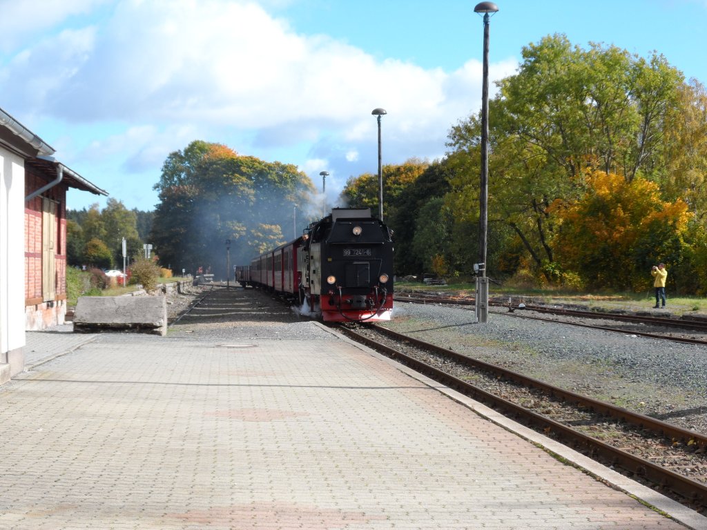 2012-10-07; Einfahrt in den Bahnhof Elend