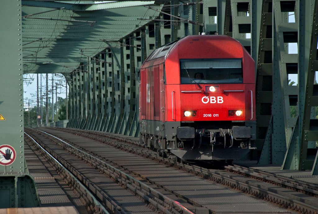 2016 011 berquert die Donau. Wien Praterkai, am 24.05.2010.