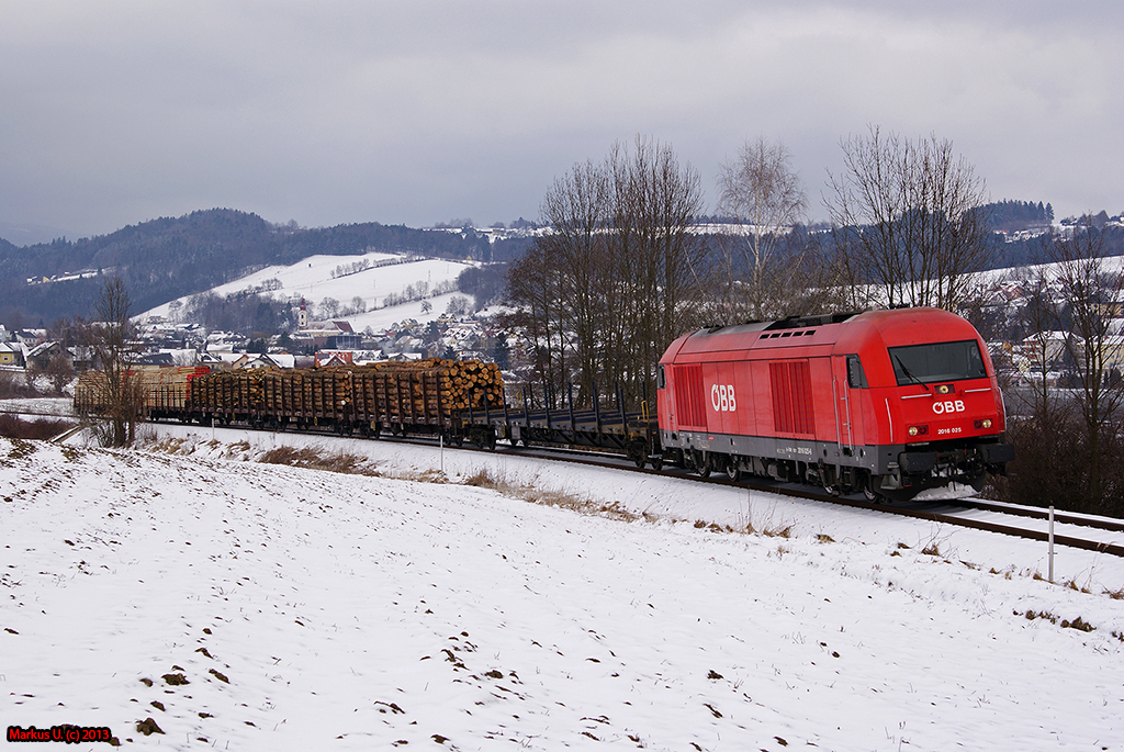 2016 025 fhrt am 27.03.2013 mit VG77266 von Oberwart nach Friedberg. Ab Montag, 01.04.2013 wird diese Leistung, sowie VG77271/77272, Friedberg - Rohrbach-Vorau von den Steiermrkischen Landesbahnen bedient.