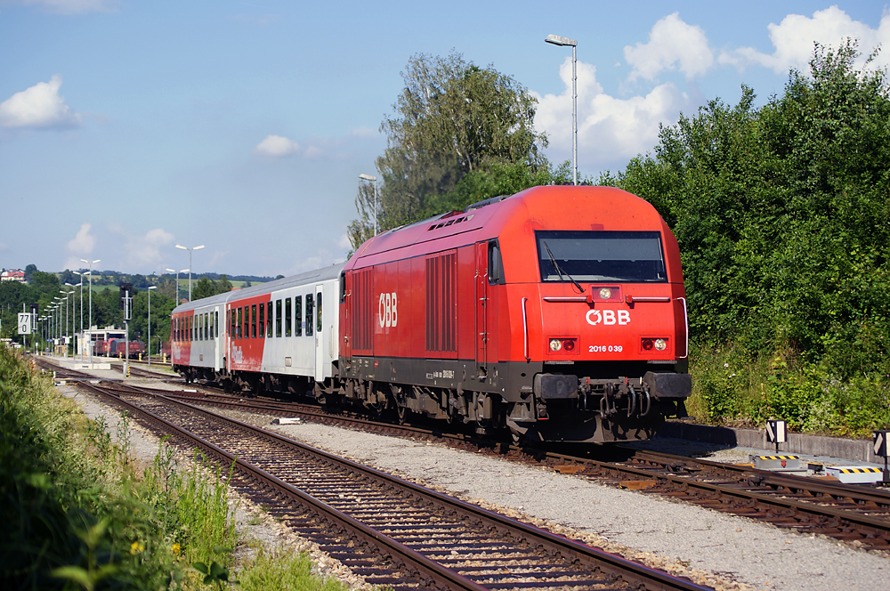 2016 039 f�hrt mit REX2791  S�dburgenland  von Wien Meidling nach Oberwart. Friedberg, 28.06.2010
