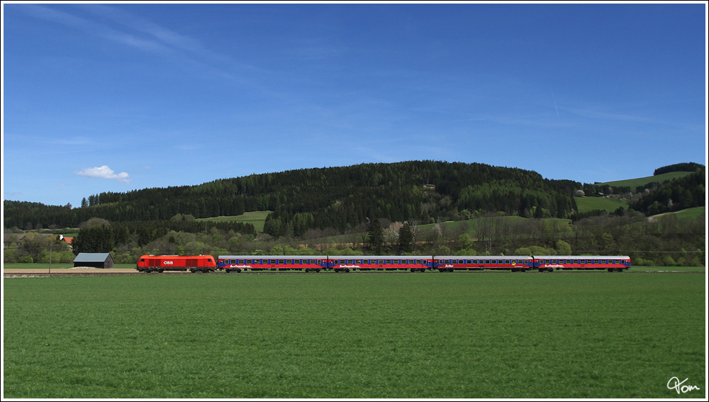 2016 046 mit SD 14622 der Fa. Bahn Touristik Express GmbH von Bleiburg nach Zeltweg kurz nach Eppenstein. 
27.4.2012

