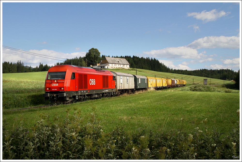 2016 059 fhrt mit dem Speno Schienenschleifzug RR24M14 von Bad St.Leonhard nach Zeltweg. 
Obdacher Sattel 30.7.2010