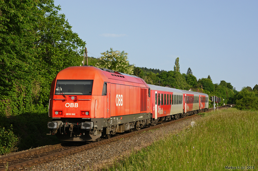 2016 062 mit REX1814 (Neckenmarkt-Horitschon - Wien Meidling) am 19.05.2013 zwischen Wiesen-Sigle und Bad Sauerbrunn.