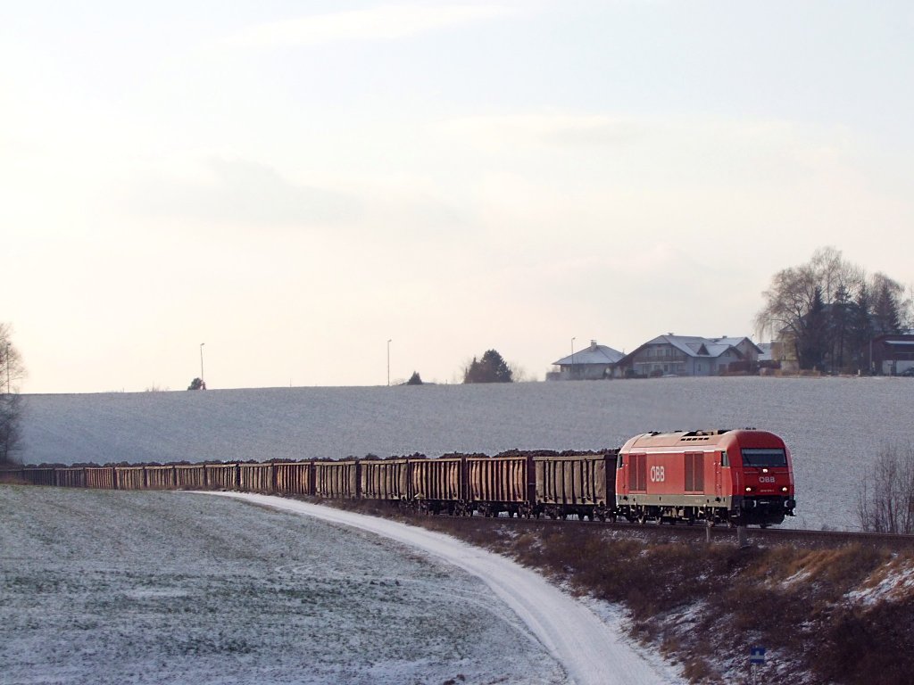 2016 070-1 zieht den aus 18 Ea*Wagen bestehenden Rbenzug59035 zwischen Ried u. Peterskirchen Richtung Zuckerfabrik;091218