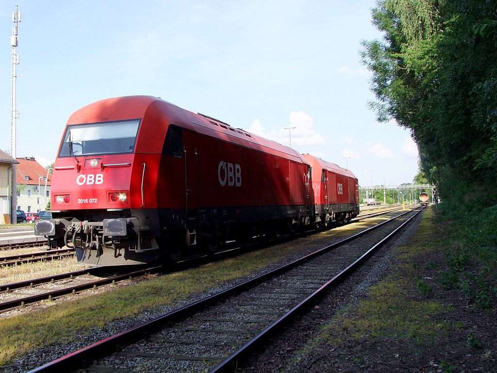 2016 072+076-9 als Lokzug, bei einem kurzen Zwischenstopp am Bhf. Ried;11072