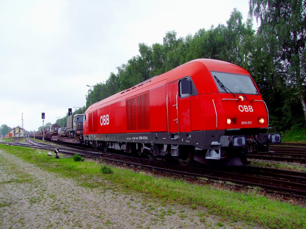 2016 073 hat einen Milit�rzug am Haken;110626