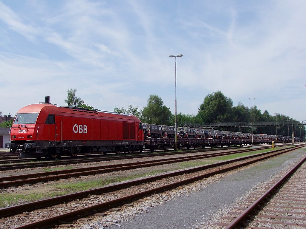 2016 077-8 steht mit einem Militrzug (346mtr.; 944Tonnen) am Bhf. Ried i.I. zur Abfahrt bereit;100820 