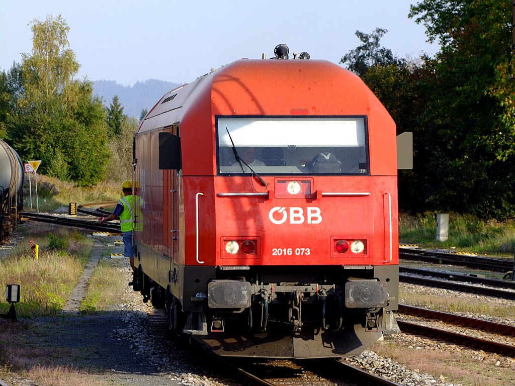 2016 077 am Weg zu einer Bahnbaustelle Nahe Ried;111005