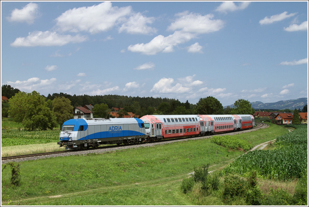 2016 920 der Adria Transport fhrt mit R 4371 von Graz nach Wies-Eibiswald.  
Plfing Brunn  27.6.2011