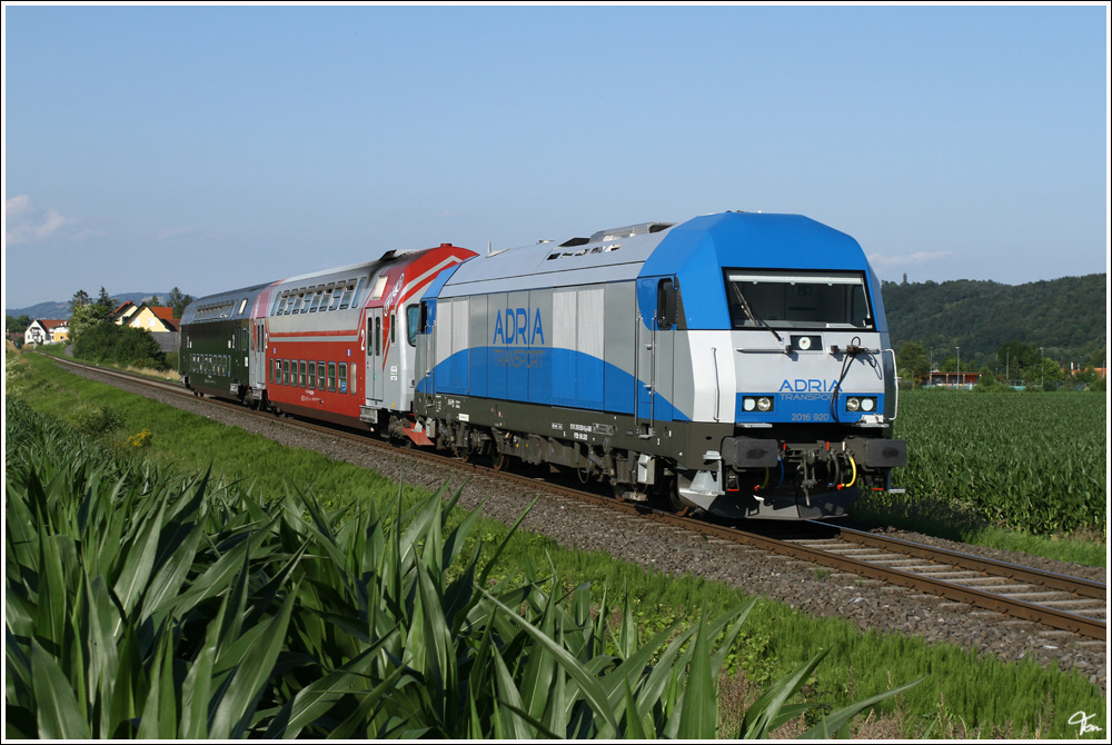2016 920 der Adria Transport fhrt mit R 4379 von Graz nach Wies-Eibiswald. 
Plfing-Brunn 27.6.2011