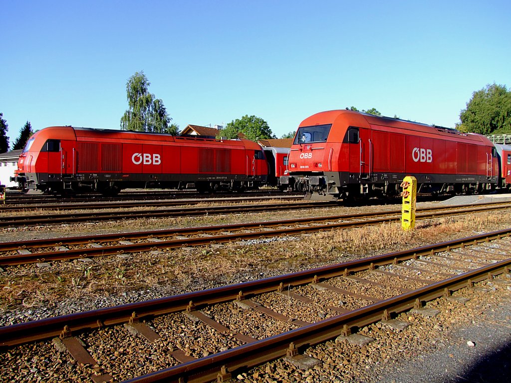 2016 Doppel (077-8 und 073-6) am Bhf. Ried, jeweils mit CS-Garnitur, am letzten Tag der Streckensperre auf der Innkreisbahn; 120812