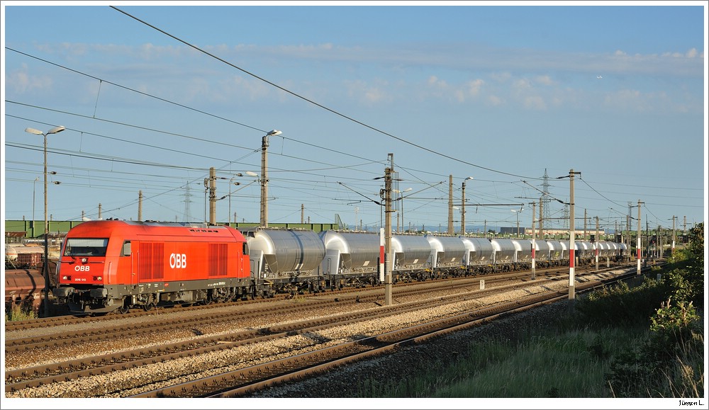 2016.013 mit einem Kesselzug; Wien/ZvBf, 28.8.2011