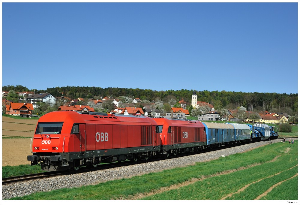2016.017 & 2016.xxx mit dem Trafotransport 49180; hier bei St.Johann i.d. Haide; 10.4.2011