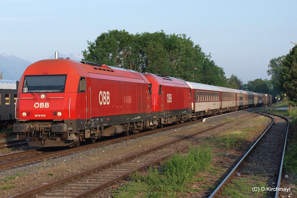 2016.050 + 060 mit DRV 13152 in Weizelsdorf am 25.5.10 Umleitung wegen Bauarbeiten auf der Strecke Rosenbach - Villach 