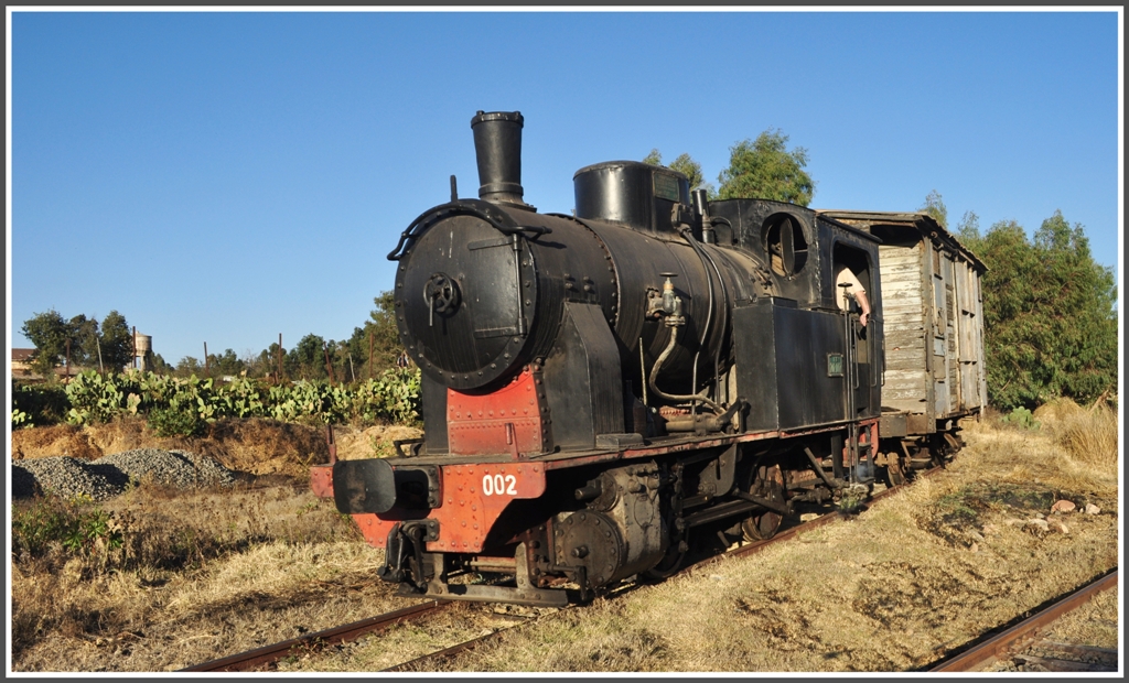 202 002 auf der Rckfahrt zum Bahnhof Asmara. (31.01.2012)