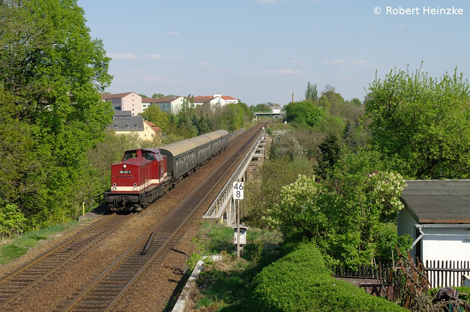 202 327-3 am 24.04.2011 bei der Rckfahrt nach Chemnitz von Bautzen.