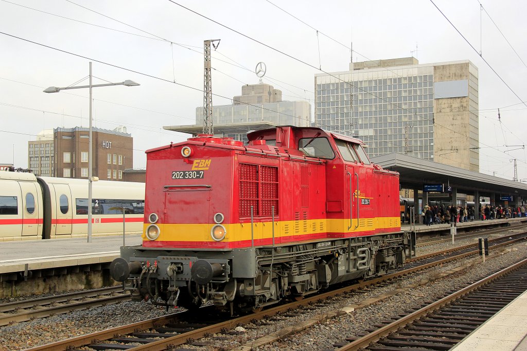 202 330-7 EBM Cargo in Essen Hbf, Dezember 2012.