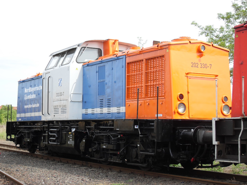 202 330 der Nordbayrischen Eisenbahn stand am 09.05.2009 im RAW Stendal
(Tag der offenen Tr)
