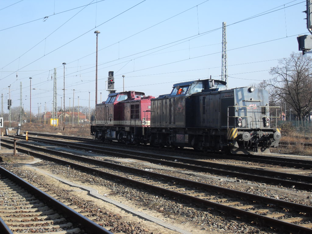 202 483&203 148 der RT&L am 22.02.2011 ins RAW Stendal.