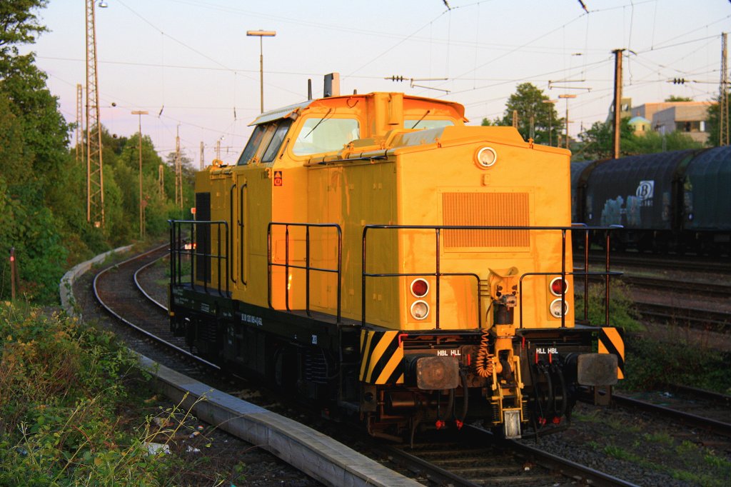203 005-4 steht an der Laderampe abgestellt in Aachen-West in der Abendstimmung am 16.5.2012.
