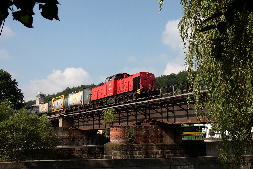 203 112 verlt den Bf Greiz am 05.07.2010.