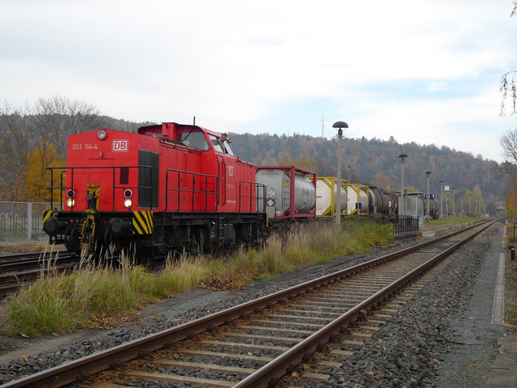 203 114-4 steht im Bahnhof Greiz-Dlau Richtung Elsterberg, am 01.11.10.