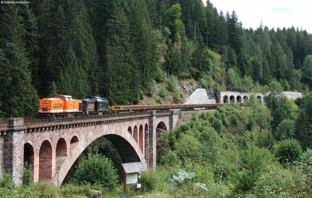 203 142-5 und 123-5 mit dem DBV 20948 (Villingen(Schwarz)-Neustadt(Schwarzw) auf der Gutachbr�cke 25.8.12