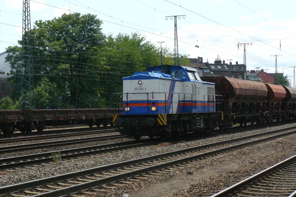 203 214-2 mit einem Schttgutwagenganzzug bei der Durchfahrt in Kln West (11.6.2011)