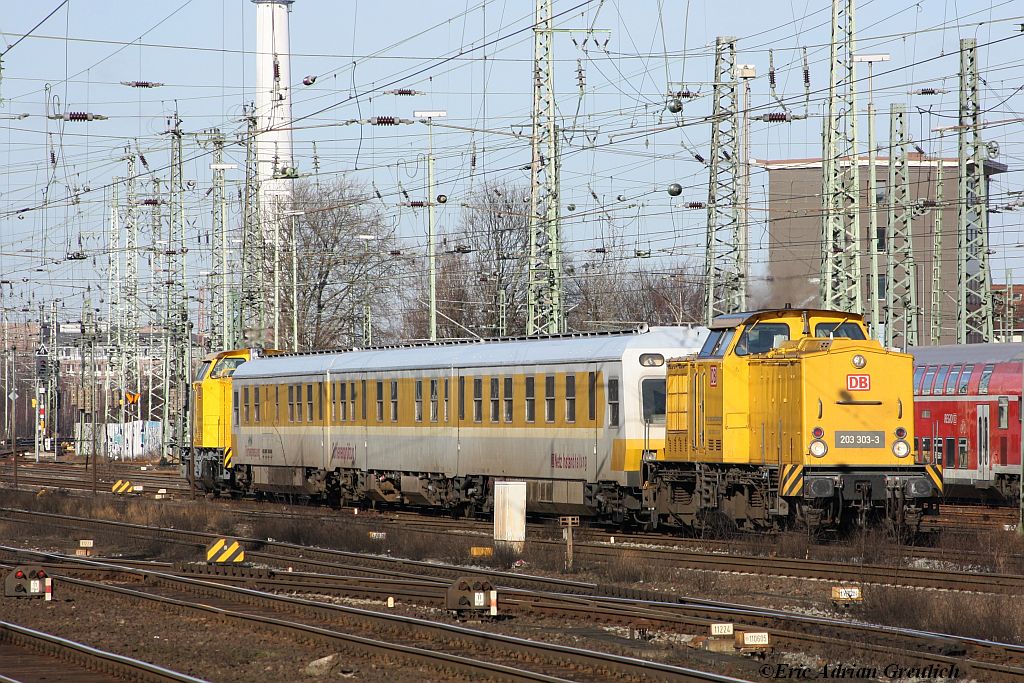 203 303 mit einem 719 am 11.02.2011 in Bremen.