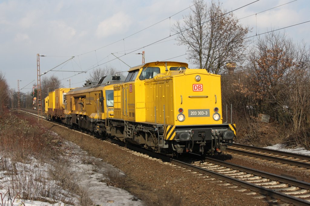203 303 mit einem Bauzug in Hannover Limmer am 20.02.2010
