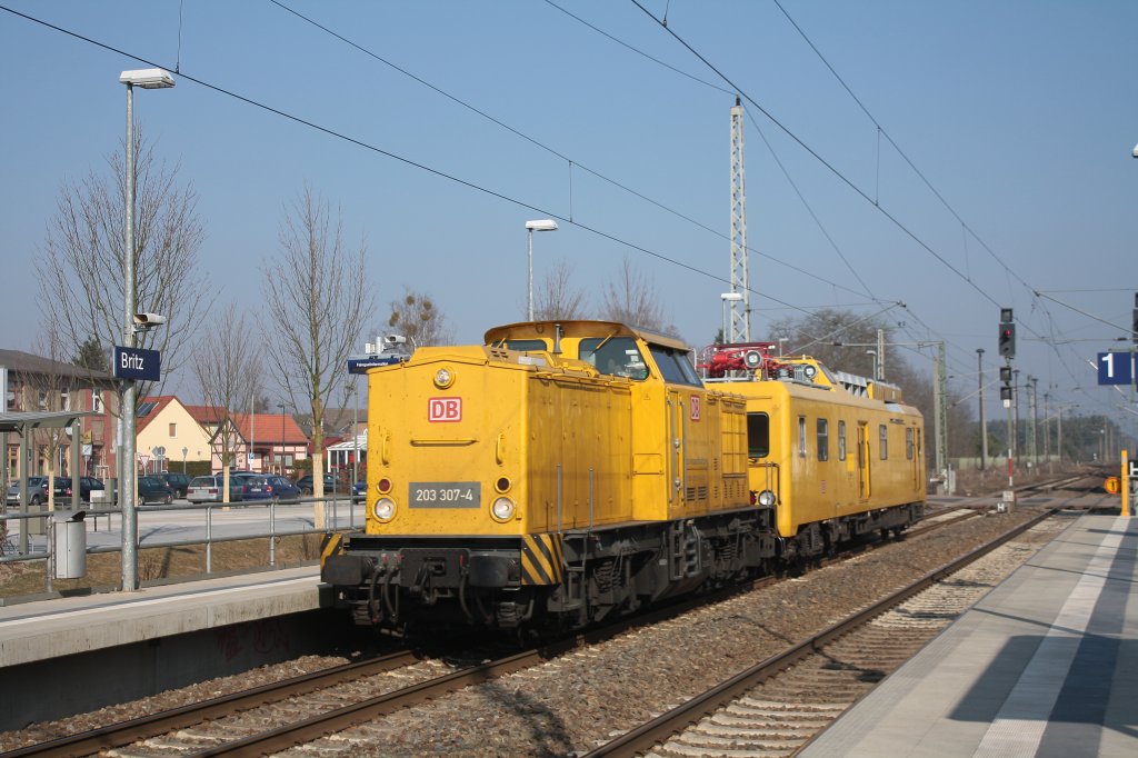 203 307 der DB im Bahnhof Britz am 26.2.2011