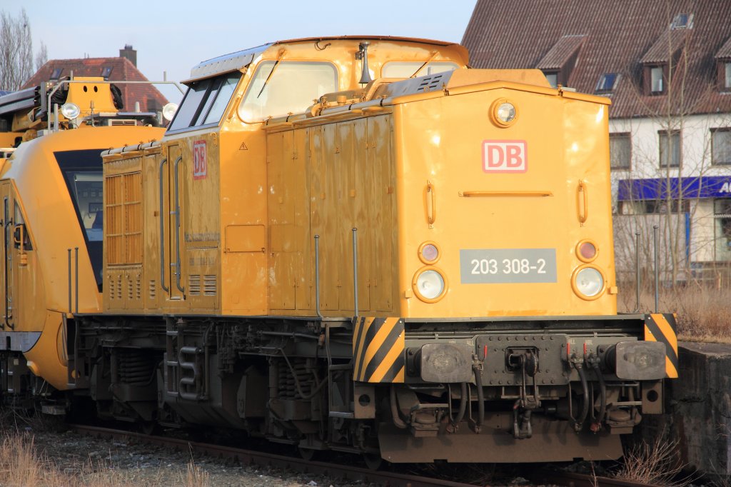 203 308-2 DB Netz Inst. abgestellt im Bahnhof Lichtenfels am 02.03.2012.