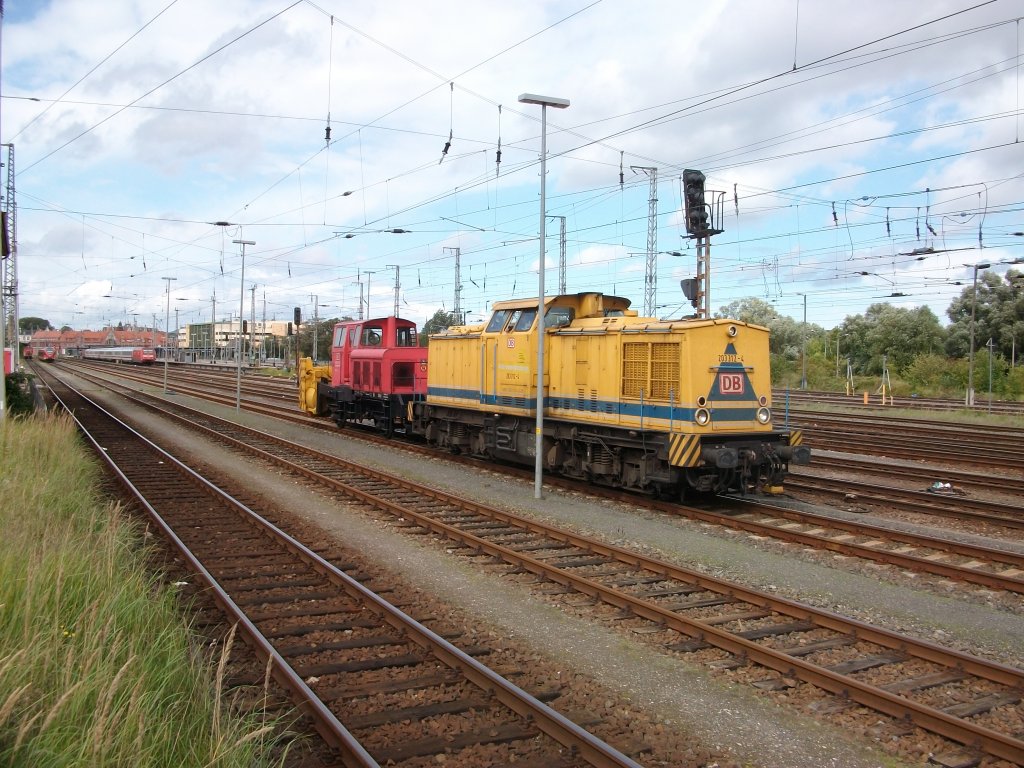 203 312 von DB-Netz Instandsetzung und die Schneeschleuder 40 80 947 5 153-9 Standort:Priort am 16.September 2010 in Stralsund.