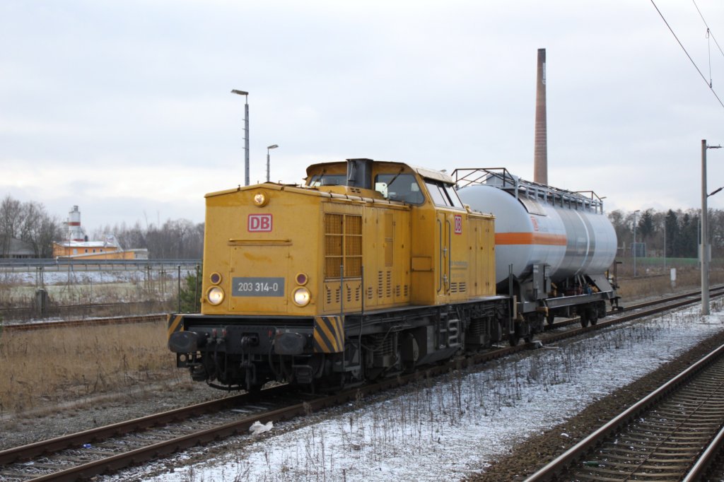 203 314 mit Kesselwagen(Ausbildungszug,Gefahrgut)der DB Netz Notfalltechnik am 12.01.2013 in Rathenow