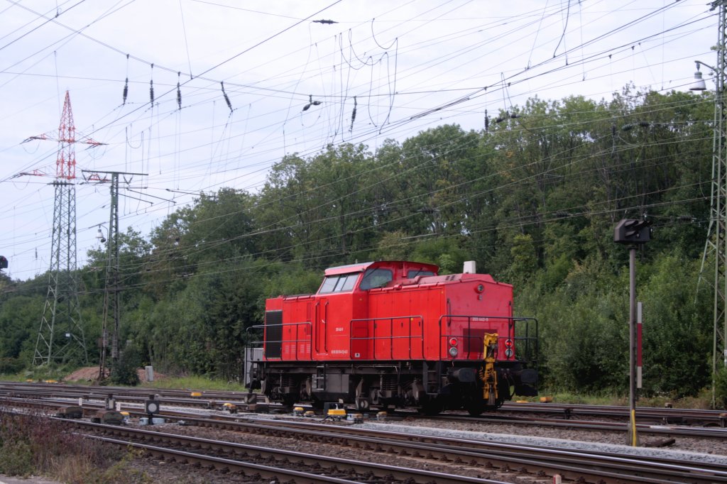 203 442-9 fhrt als Lokzug aus Kln-Gremberg nach Kln-Kalk bei Sommerwetter.
11.8.2011