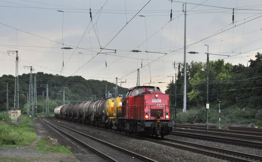 203 443 der CHEMION mit Kesselwagen in Kln-West am 10.7.2012
